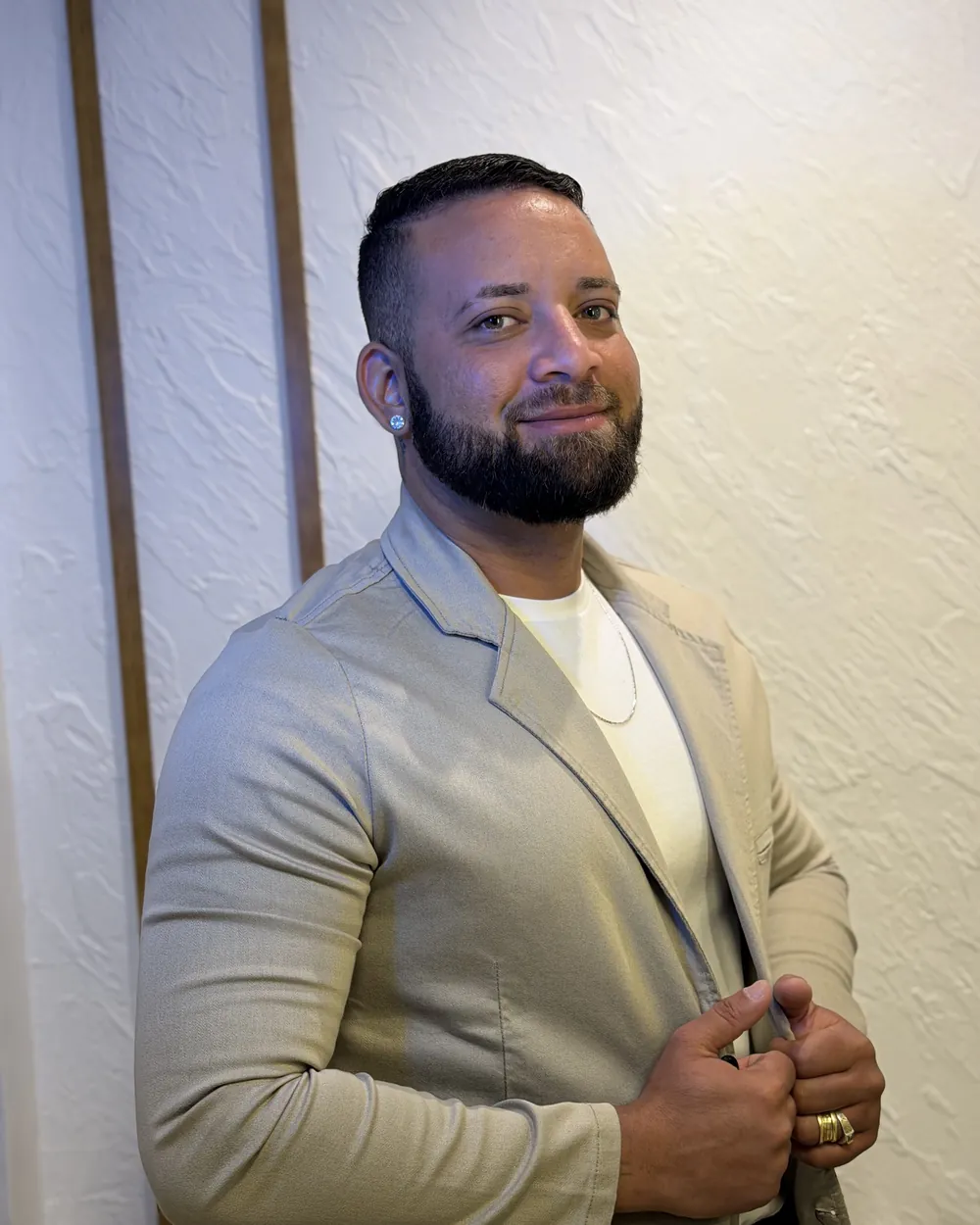 Dr. Giovani Almeida, Cirurgião-Dentista e Biomédico